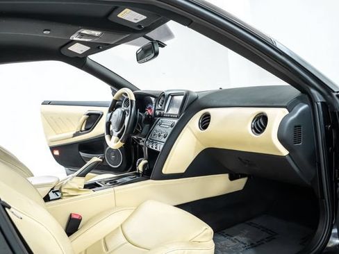 Used 2015 Nissan GT-R Premium AWD/4WD image 24