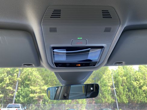 Used 2025 Volkswagen Atlas SE FWD image 32