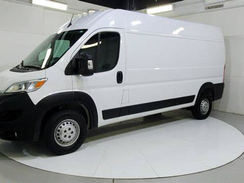 Used 2025 RAM ProMaster 2500 w/ Convenience Group FWD image 3