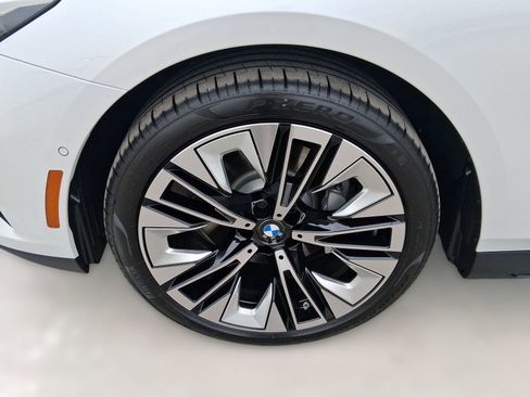 Used 2026 BMW 530i w/ Premium Package RWD image 11