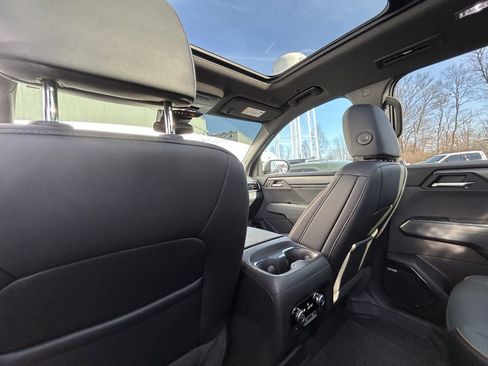 Used 2025 GMC Acadia AT4 w/ Luxury Package image 25