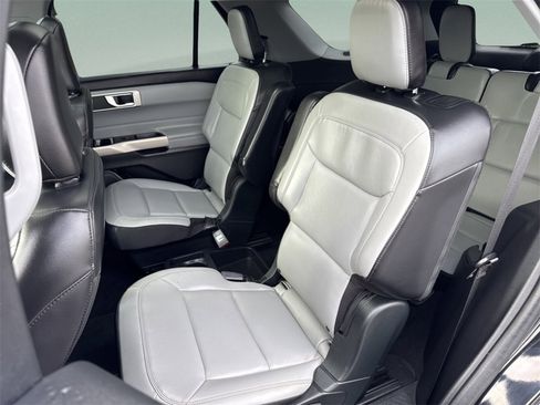 Used 2021 Ford Explorer XLT w/ Equipment Group 202A image 11