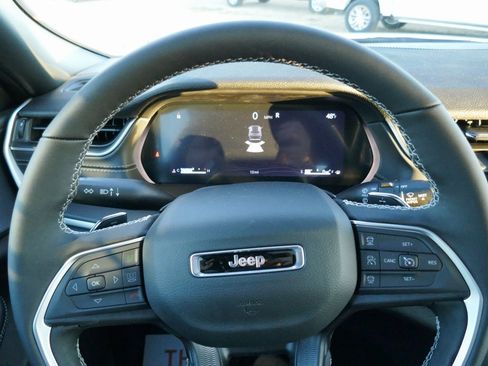 New 2025 Jeep Grand Cherokee Altitude image 19