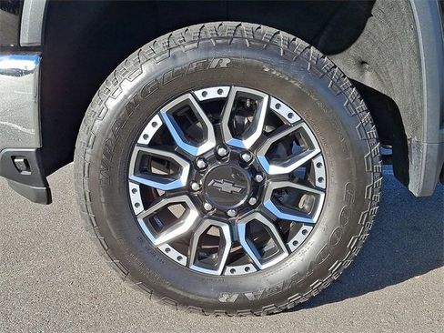 Used 2024 Chevrolet Silverado 2500 LTZ w/ LTZ Plus Package image 8