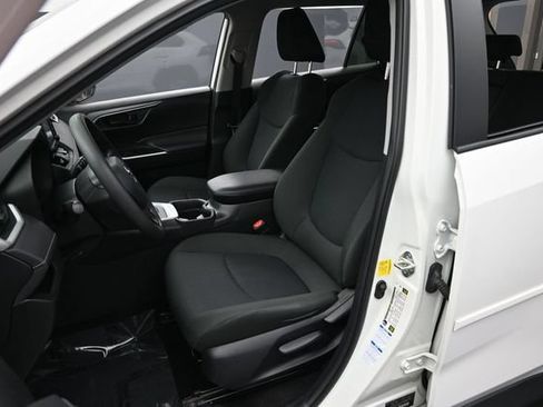 Used 2021 Toyota RAV4 LE w/ Carpet Mat Package (TMS) AWD/4WD image 21