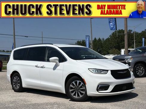 Used 2021 Chrysler Pacifica Touring-L FWD image 1