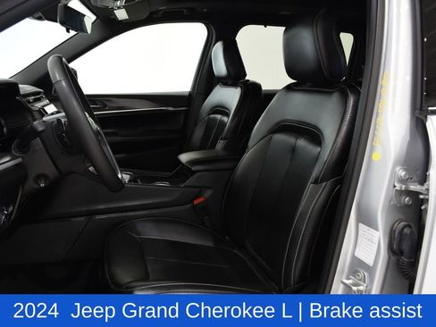 Used 2024 Jeep Grand Cherokee L Limited w/ Luxury Tech Group II image 21