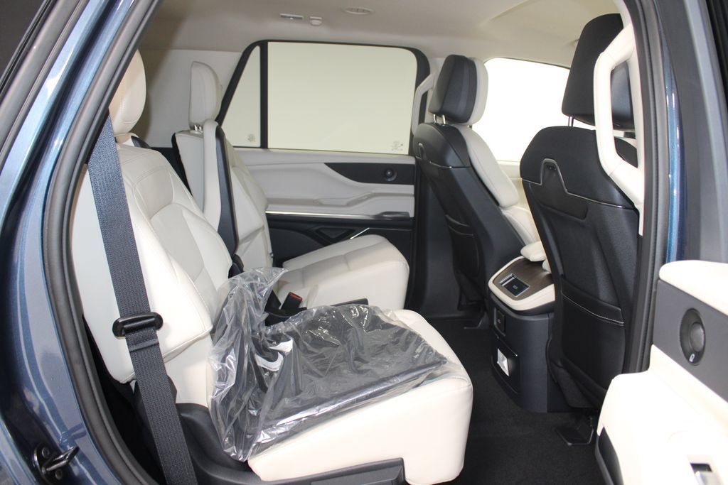New 2027 Lincoln Navigator Premiere RWD image 33