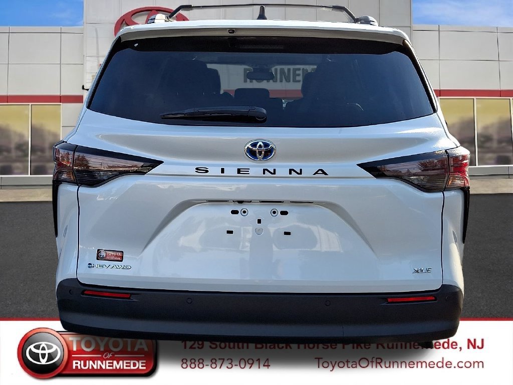 Certified 2025 Toyota Sienna XLE w/ XLE Plus Package AWD/4WD image 5