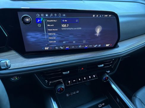 Used 2025 Chevrolet Suburban High Country image 6