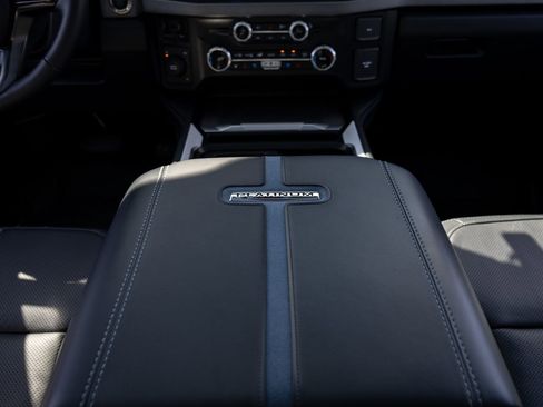 Used 2025 Ford F450 Platinum w/ FX4 Off-Road Package image 37