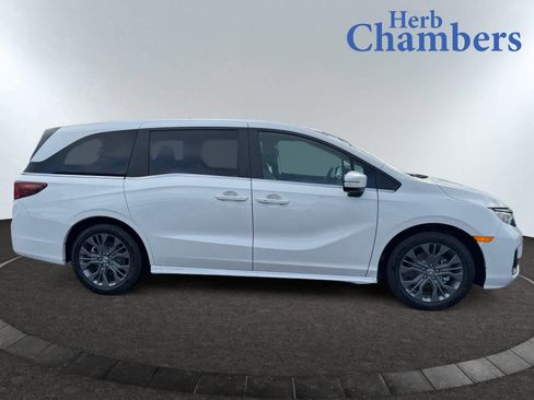 New 2026 Honda Odyssey Touring image 12