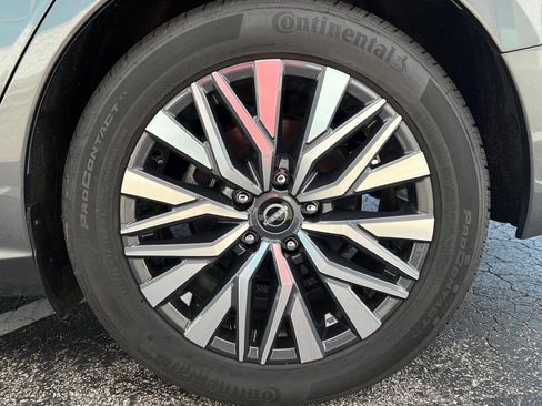 Used 2025 Nissan Altima 2.5 SV FWD image 22