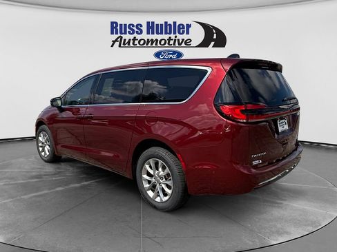 Used 2023 Chrysler Pacifica Touring-L AWD/4WD image 3