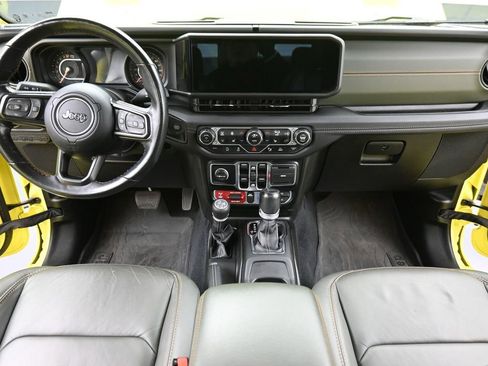 Used 2024 Jeep Gladiator Mojave AWD/4WD image 12