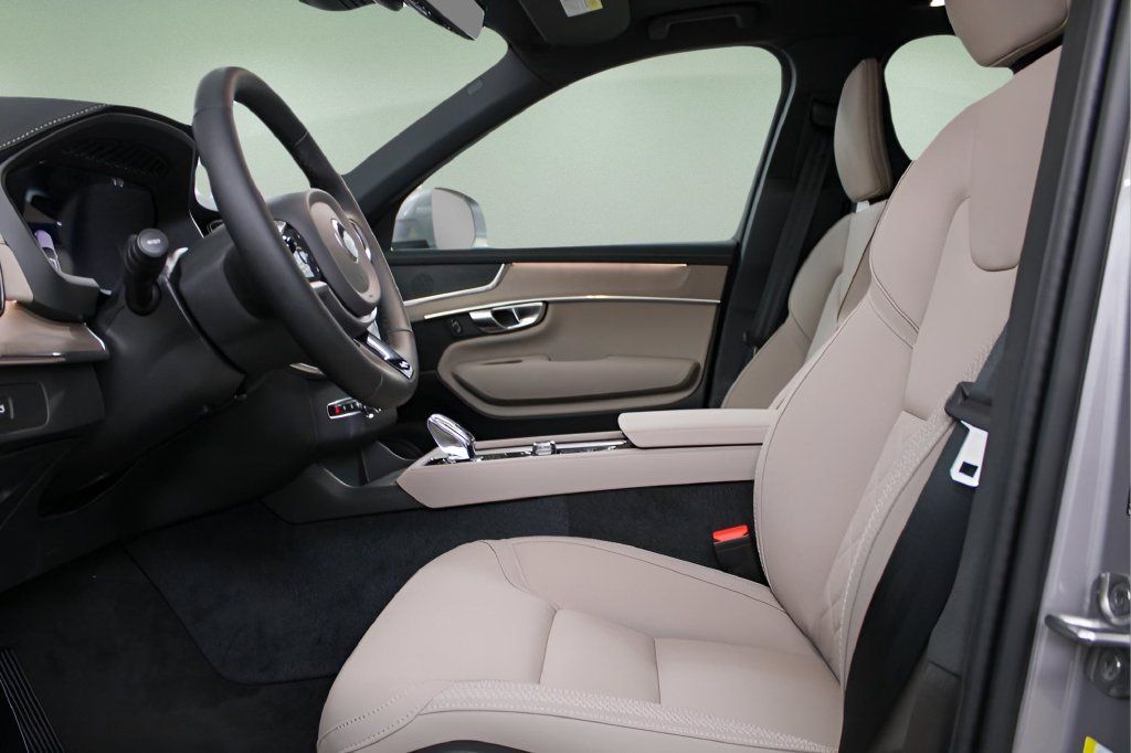 Certified 2026 Volvo XC90 B5 Plus w/ Protection Package Premier AWD/4WD image 18