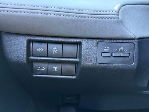 Certified 2020 Toyota Avalon XLE w/ Moonroof Package FWD image 22