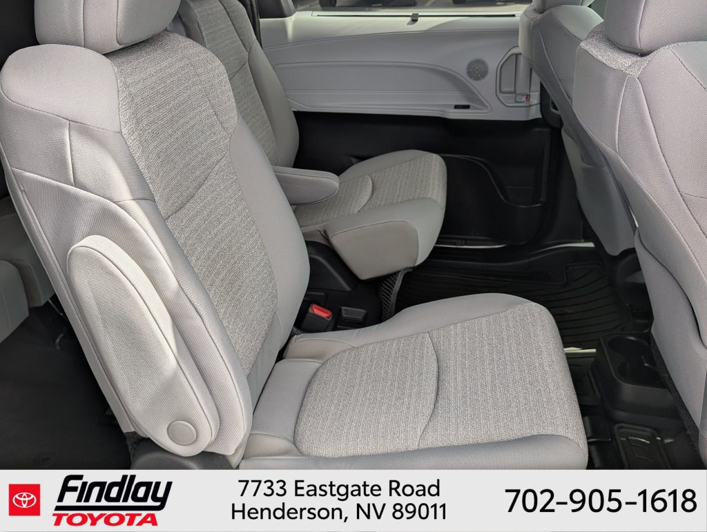 Certified 2025 Toyota Sienna LE AWD/4WD image 11
