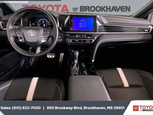 Used 2025 Toyota Camry SE w/ Convenience Package FWD image 13