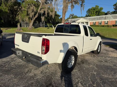Used 2019 Nissan Frontier SV image 5