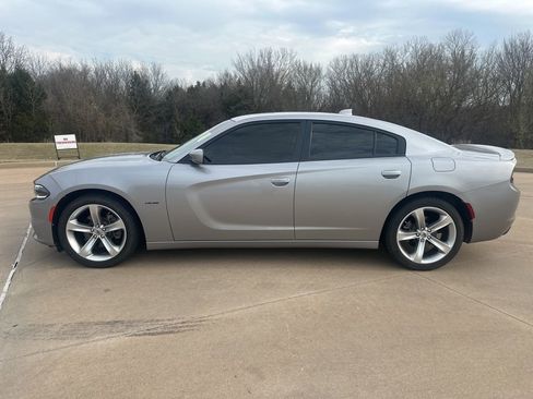 Used 2018 Dodge Charger R/T image 2