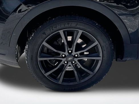 Used 2018 Ford Explorer XLT w/ XLT Appearance Package image 33