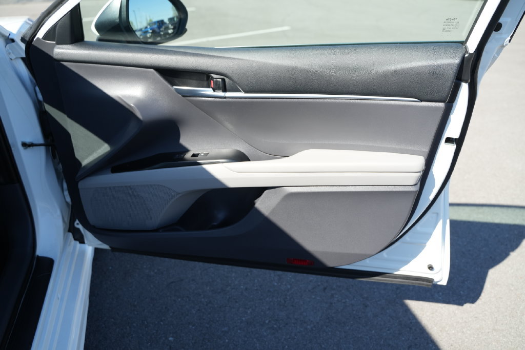 Used 2020 Toyota Camry SE FWD image 21