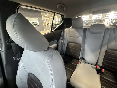 Used 2023 Nissan Kicks SR w/ SR Premium Package FWD image 5