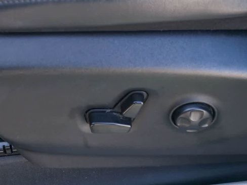 Used 2023 Chrysler Pacifica Touring-L image 20