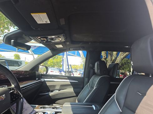 Used 2025 Cadillac Escalade Premium Luxury AWD/4WD image 7