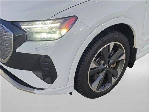 Used 2022 Audi Q4 e-tron Prestige AWD/4WD image 10