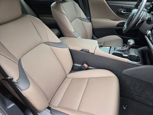 Used 2025 Lexus ES 300h w/ Premium Package FWD image 8