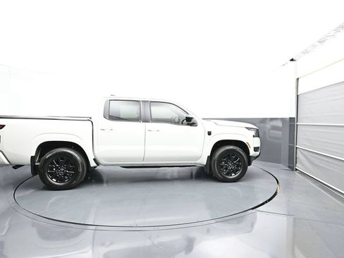 Certified 2026 Nissan Frontier SV w/ Tow Package AWD/4WD image 9