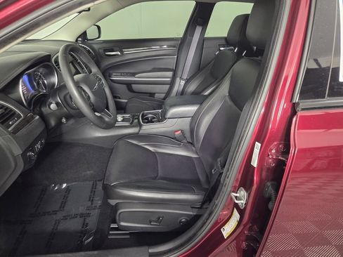 Used 2023 Chrysler 300 Touring L w/ Comfort Group RWD image 8