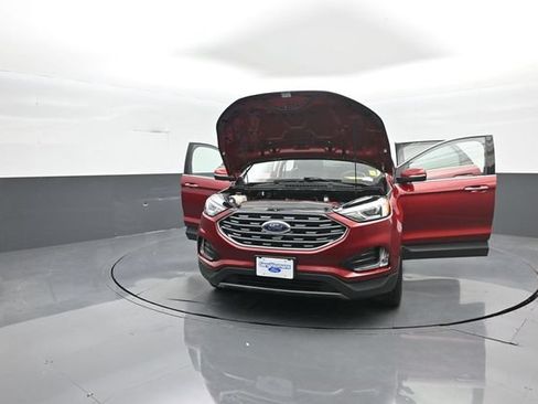 Certified 2019 Ford Edge Titanium w/ Cold Weather Package AWD/4WD image 45