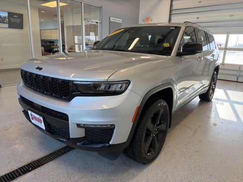 Used 2024 Jeep Grand Cherokee L Limited w/ Black Appearance Package image 5