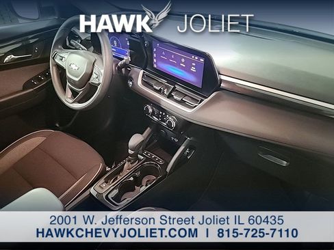 Used 2025 Chevrolet TrailBlazer LT AWD/4WD image 23