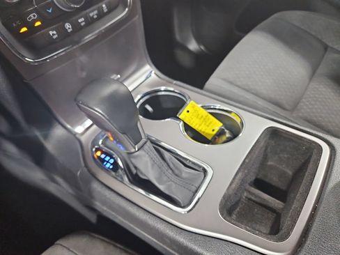 Used 2019 Jeep Grand Cherokee Laredo RWD image 23
