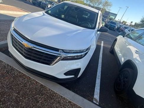 Used 2024 Chevrolet Equinox LS w/ LS Convenience Package FWD image 2