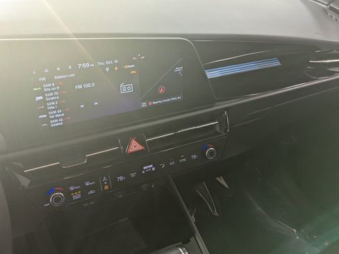 Certified 2024 Kia Niro EX image 12