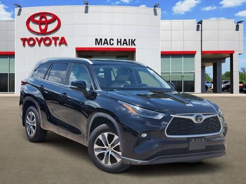 Used 2023 Toyota Highlander XLE AWD/4WD image 1