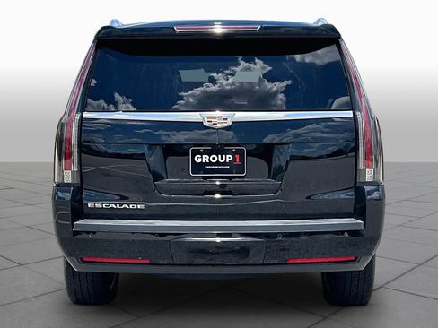 Used 2020 Cadillac Escalade Platinum RWD image 5