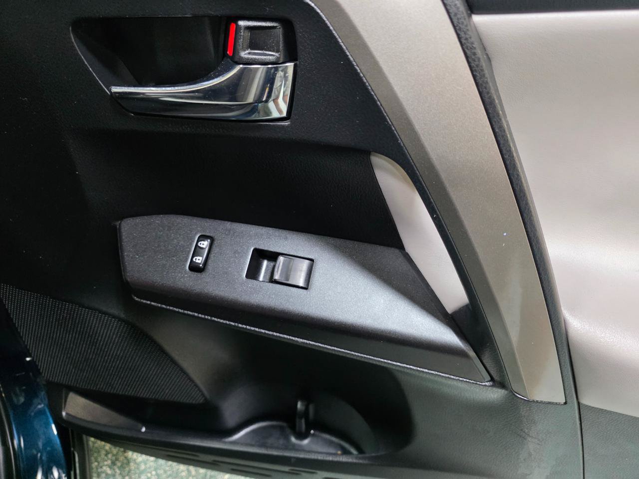 Used 2018 Toyota RAV4 XLE AWD/4WD image 27