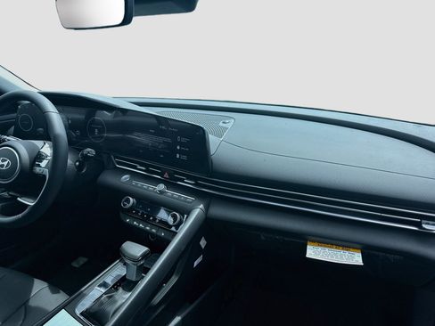 New 2026 Hyundai Elantra Limited FWD image 21