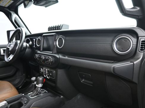 Used 2020 Jeep Gladiator Overland image 6
