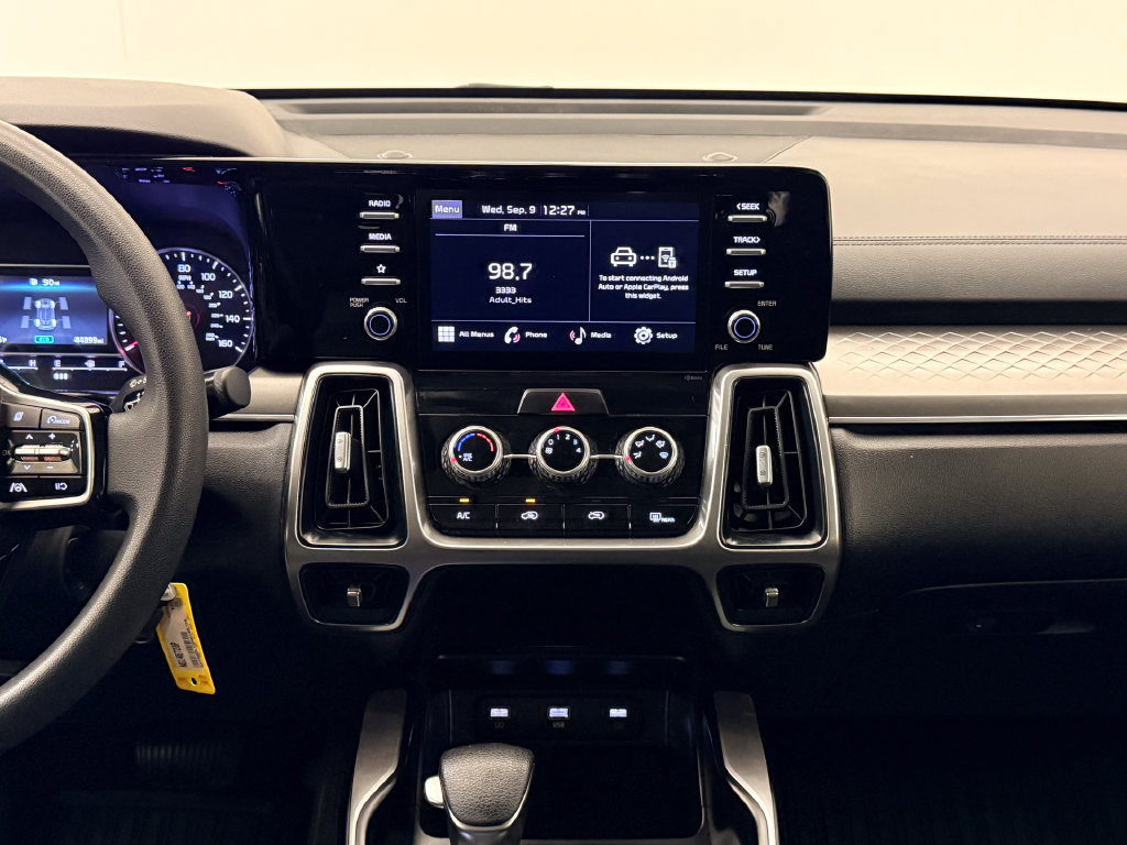 Used 2022 Kia Sorento LX AWD/4WD image 16