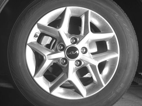 Used 2025 Kia Soul LX w/ LX Technology Package FWD image 12