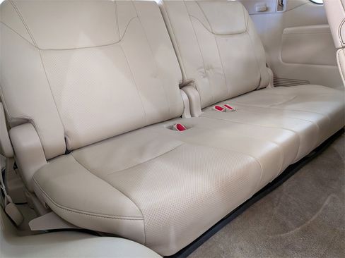 Used 2015 Lexus LX 570 4WD image 37