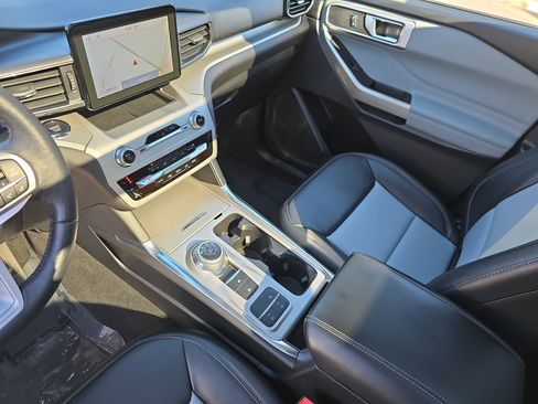 Used 2022 Ford Explorer XLT w/ Equipment Group 202A image 27