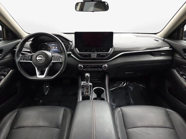 Used 2024 Nissan Altima 2.5 SR w/ SR Premium Package FWD image 13